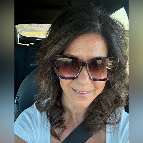 Meet your Posher, Diamond - Picture 2 of 2